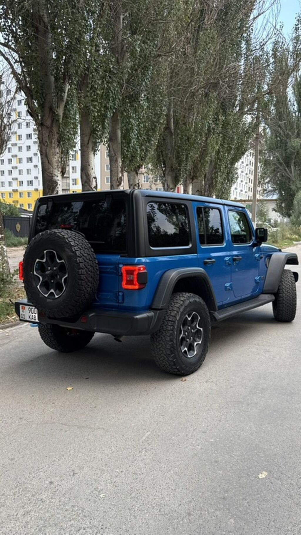 Jeep Wrangler: 2023 г., 2 л, Автомат, Гибрид, Внедорожник: фото 2