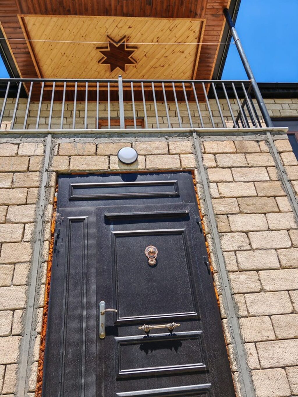 5 otaqlı, 273 kv. m, Yeni təmirli