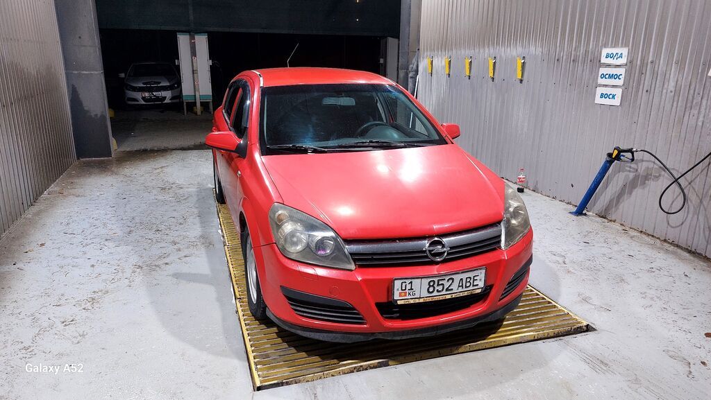 Opel Astra: 2006 г., Механика, Бензин, Хэтчбэк: фото 1