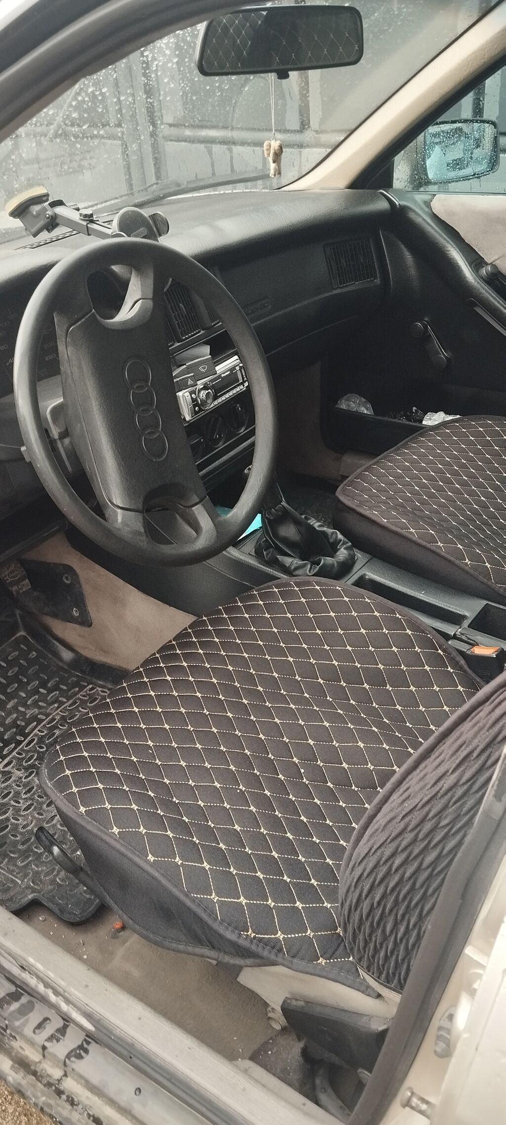 Audi 80: 1989 г., 1.8 л, Механика, Бензин, Седан: фото 3