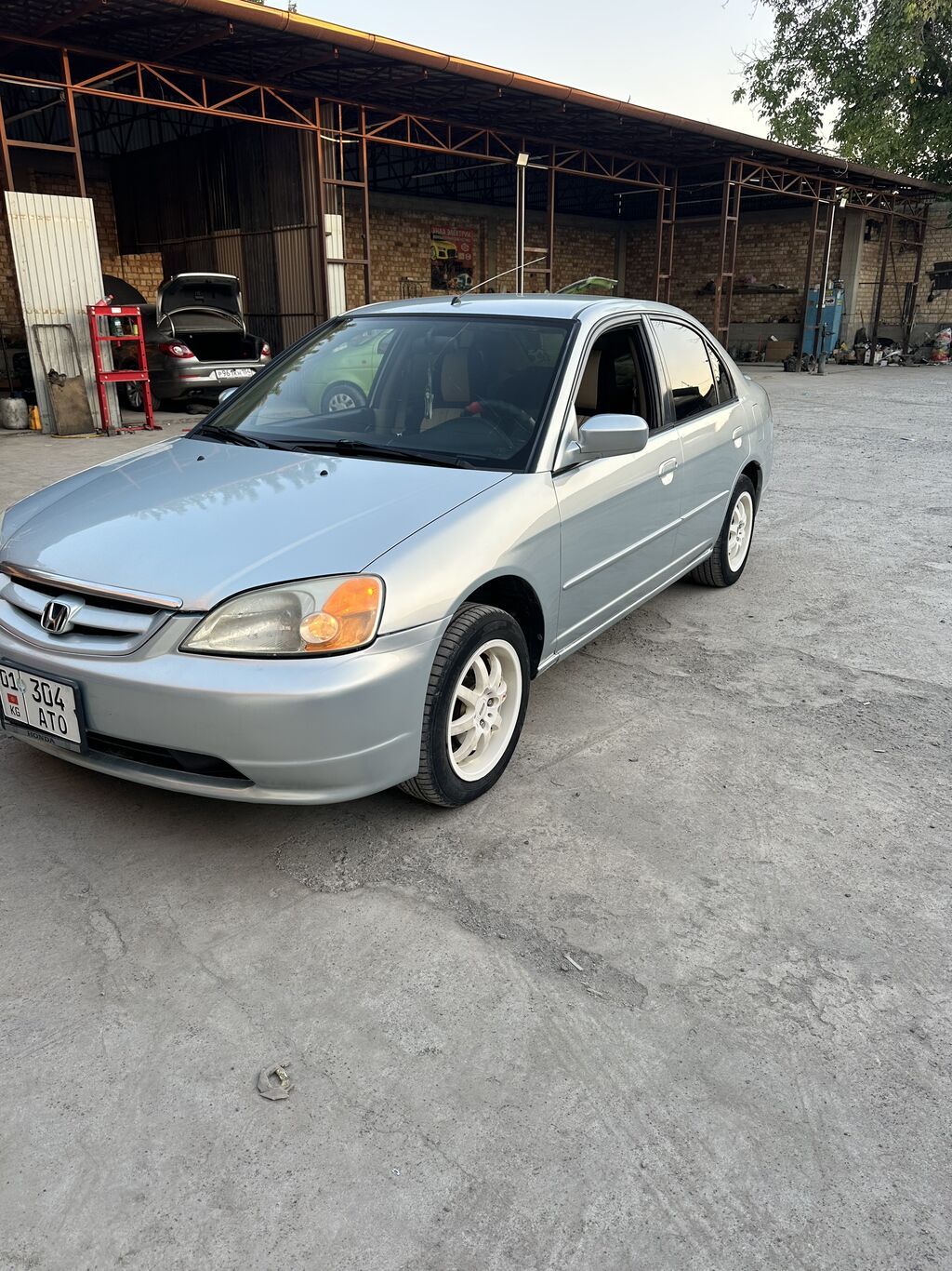 Honda Civic: 2002 г., 1.5 л, Робот, Гибрид, Седан: фото 2