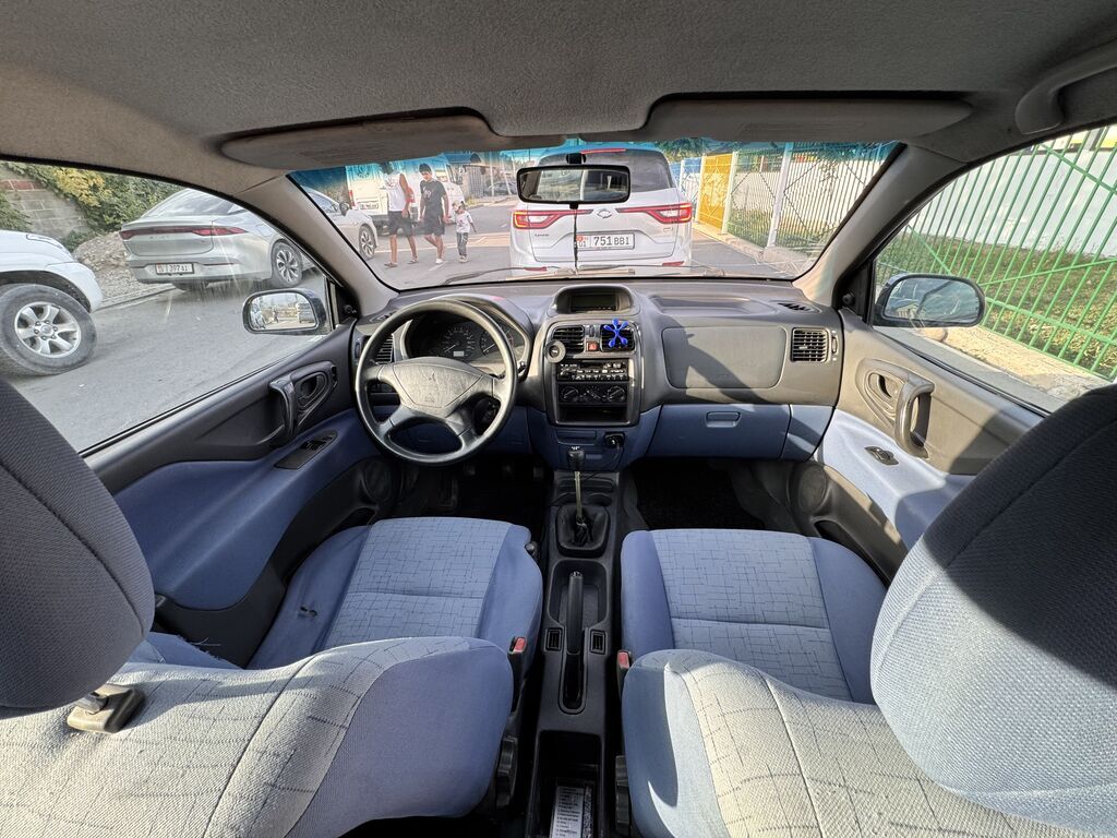 Mitsubishi Space Star: 2000 г., 1.3 л, Механика, Бензин, Хэтчбэк: фото 4