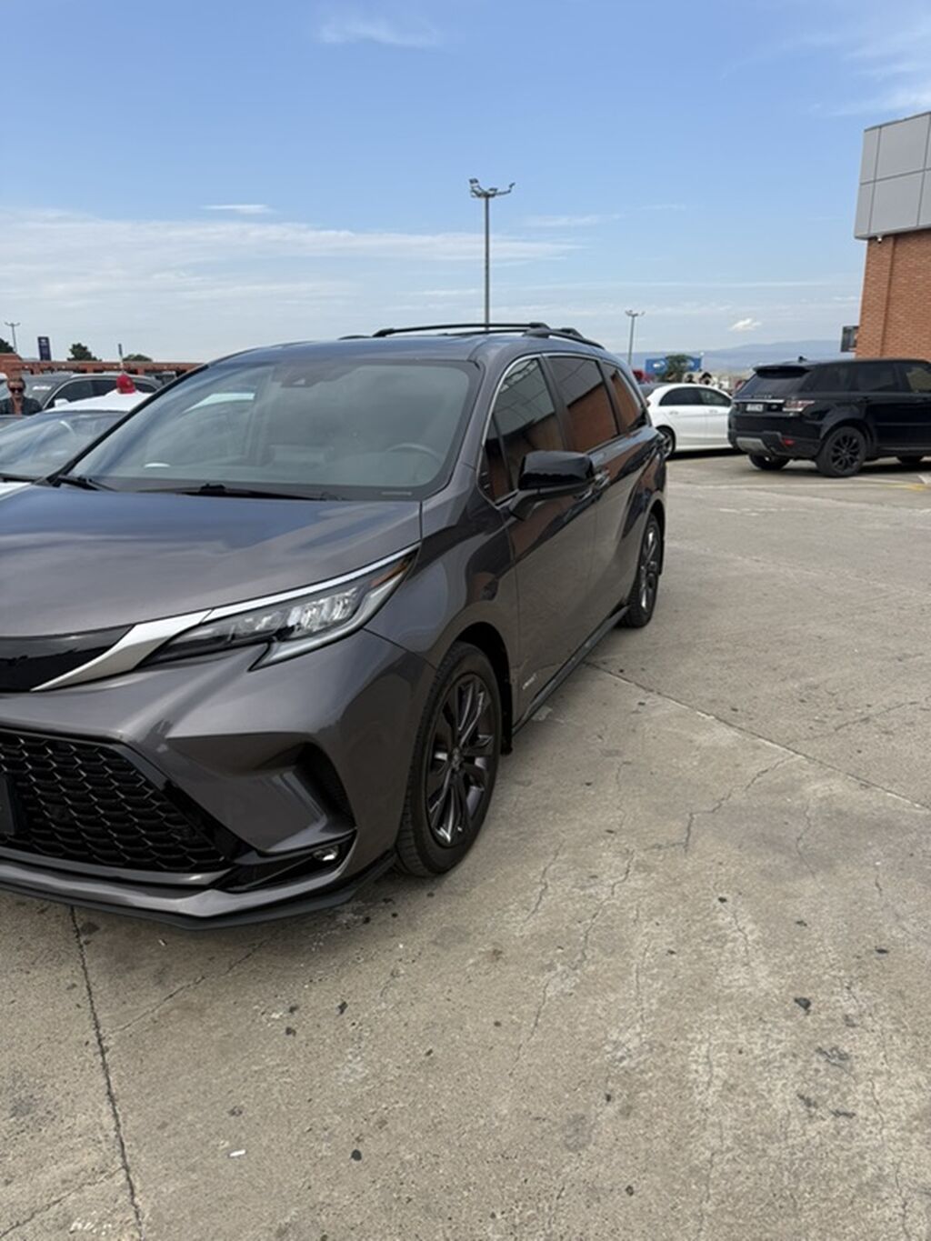 Toyota Sienna: 2021 г., 2.5 л, Автомат, Гибрид, Минивэн: фото 2