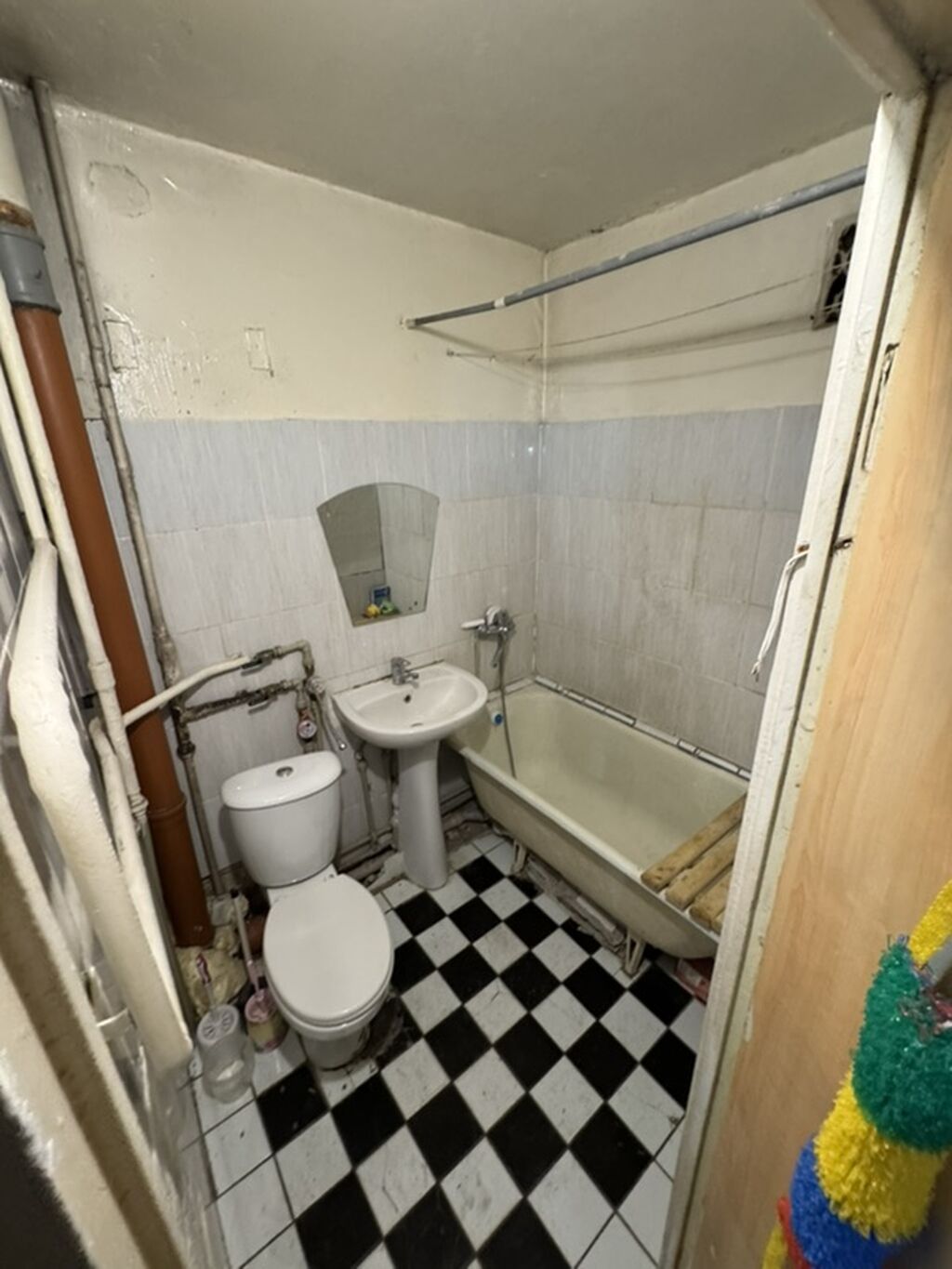 2 комнаты, 11 м², 4 мкр 104 серия, 3 этаж, Старый ремонт: фото 4