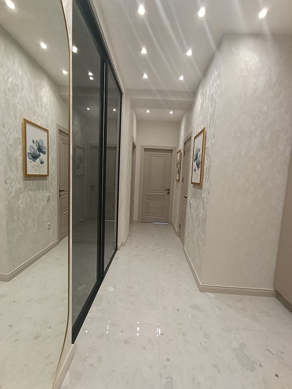 3 otaqlı, Yeni tikili, m. 8 Noyabr, 89 kv. m
