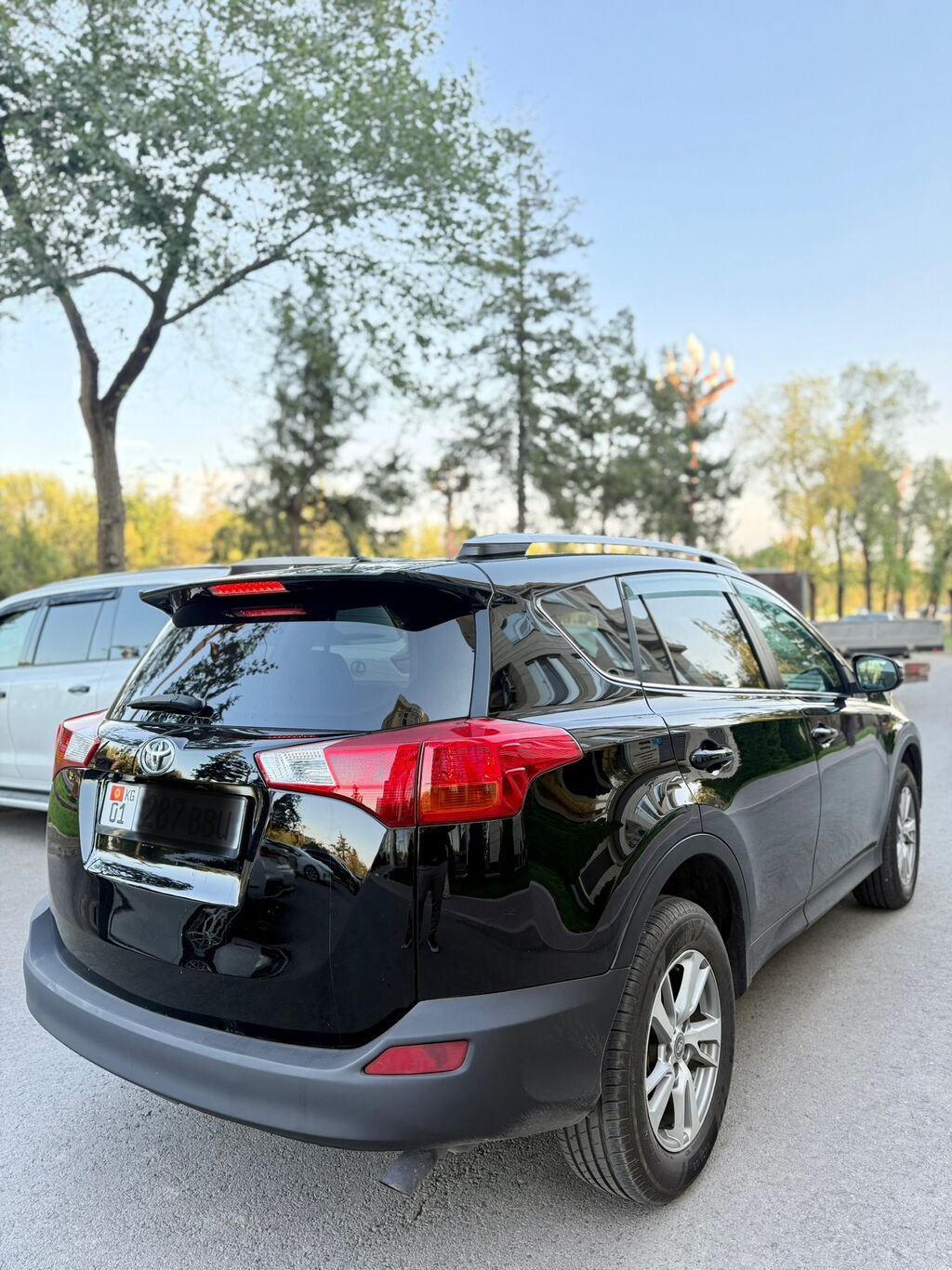 Toyota RAV4: 2013 г., 2.5 л, Автомат, Бензин, Кроссовер: фото 3