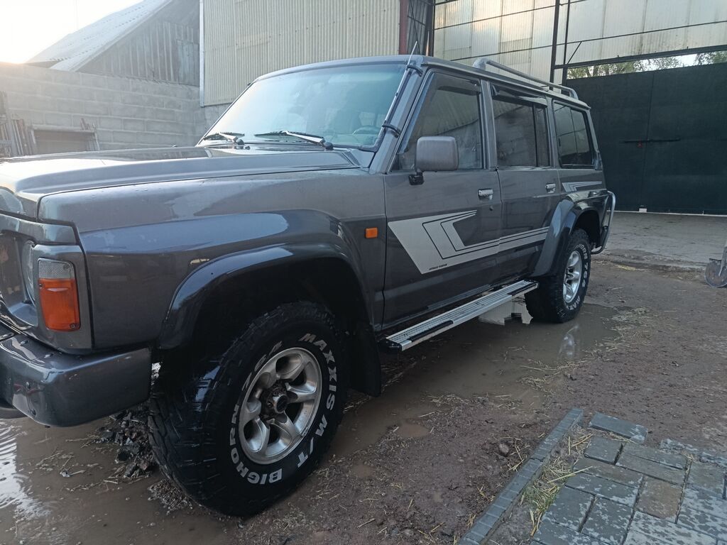Nissan Patrol: 1993 г., Механика, Дизель, Внедорожник: фото 3