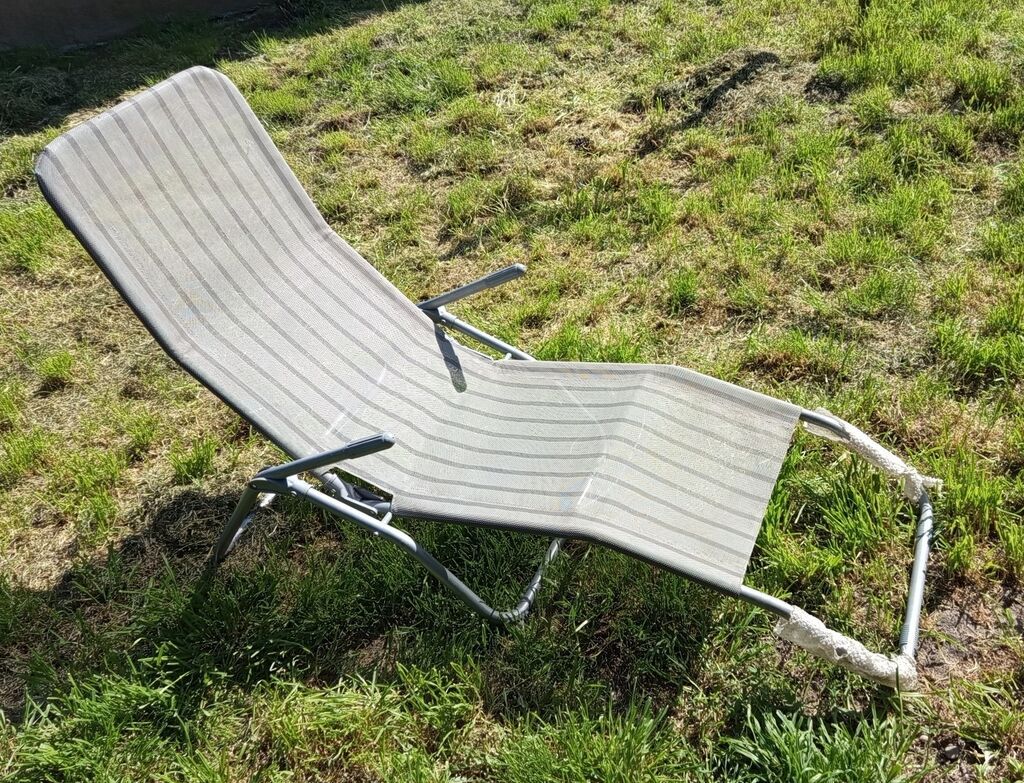 Ležaljke i ljuljaške: JYSK ležaljka KALMAR, siva – dimenzije Š60 x D168 cm -