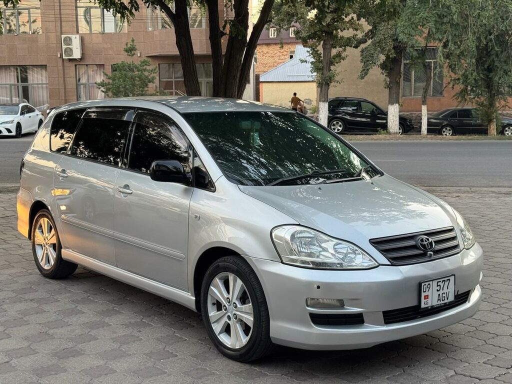 Toyota Ipsum: 2004 г., 2.4 л, Автомат, Газ, Минивэн: фото 6