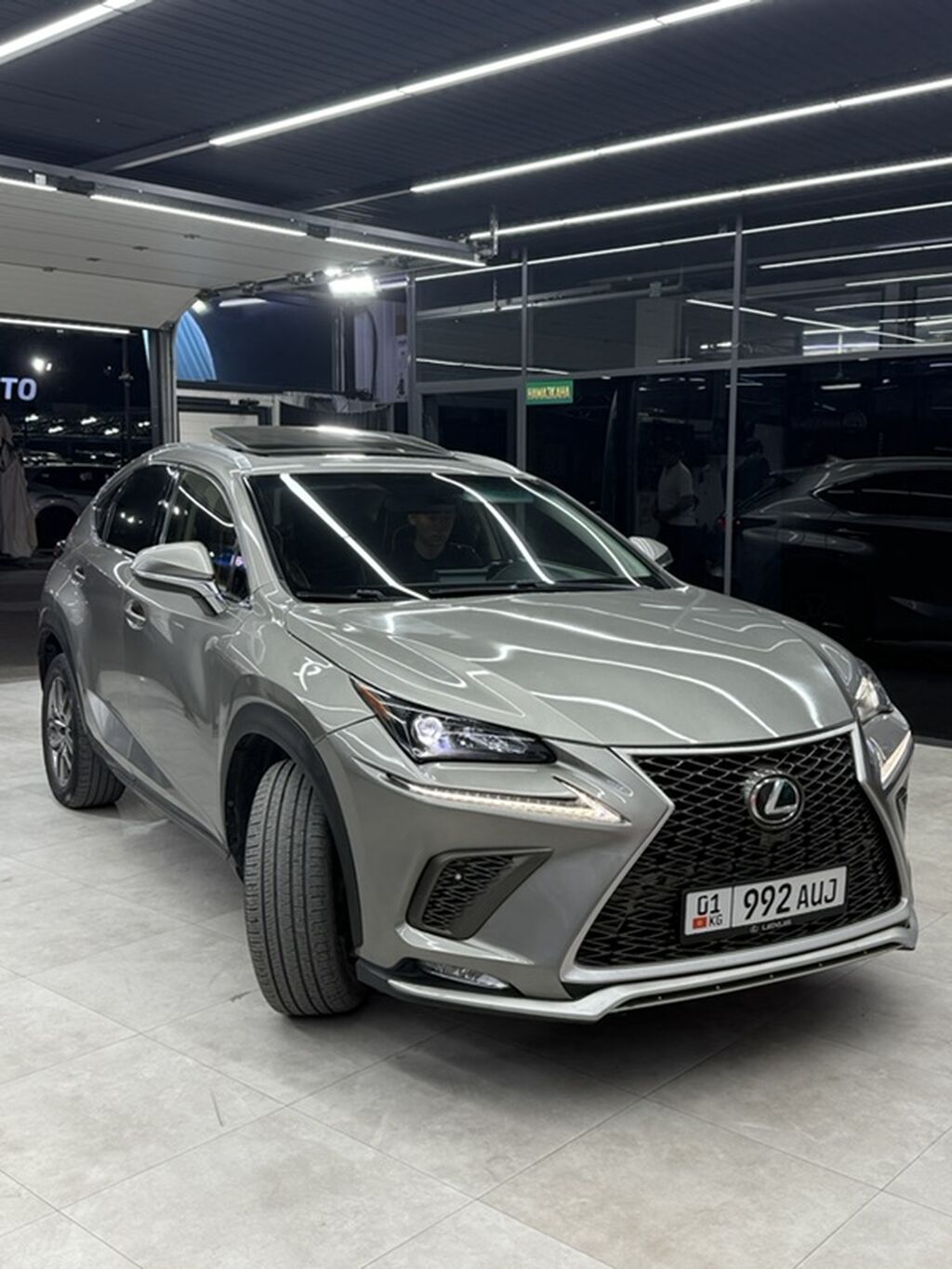 Lexus NX: 2016 г., 2 л, Автомат, Бензин, Кроссовер: фото 1