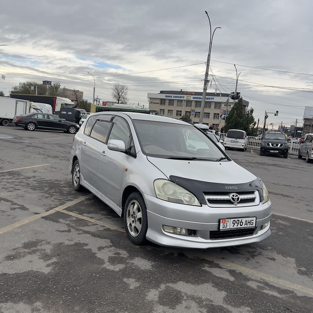 Toyota Ipsum: 2003 г., 2.4 л, Автомат, Бензин, Минивэн: фото 2