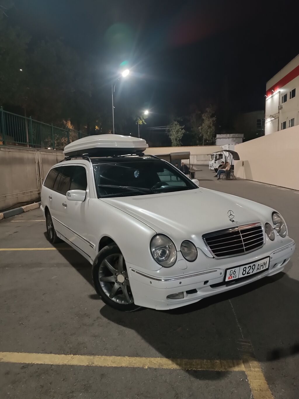 Mercedes-Benz E-Class: 2000 г., 3.2 л, Автомат, Бензин, Универсал: фото 1