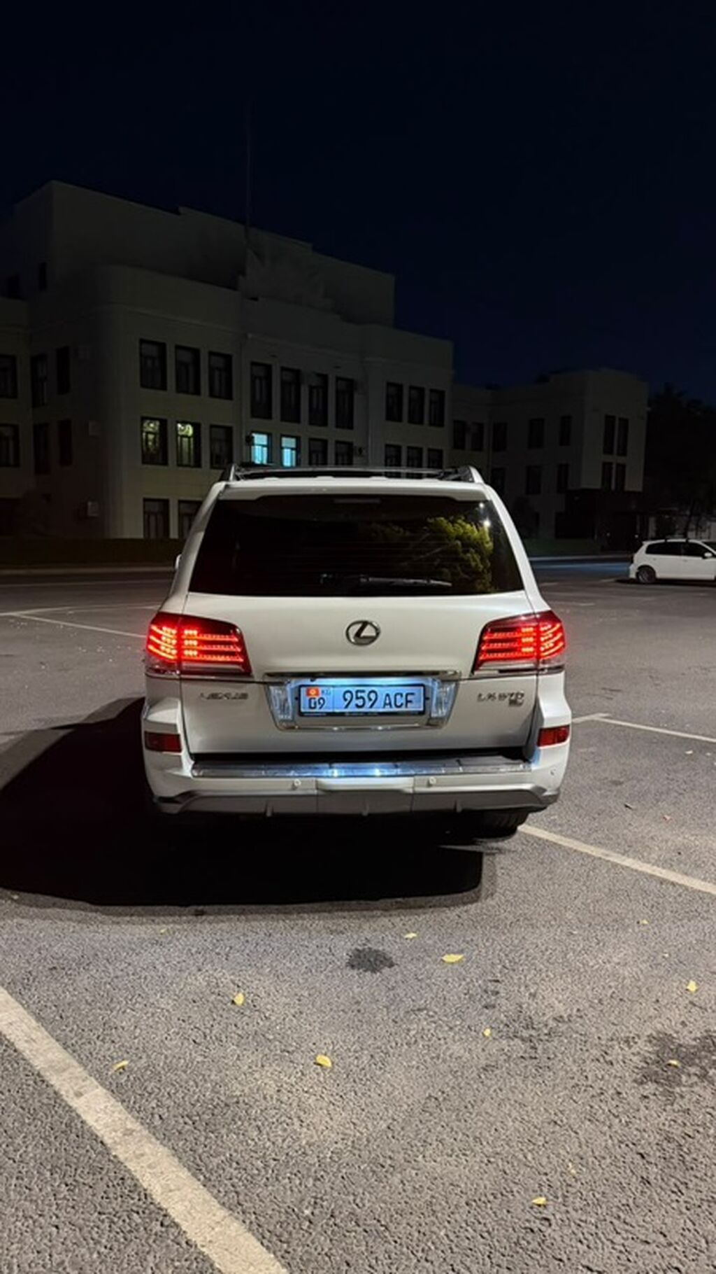 Lexus LX: 2012 г., 5.7 л, Автомат, Бензин, Внедорожник: фото 3