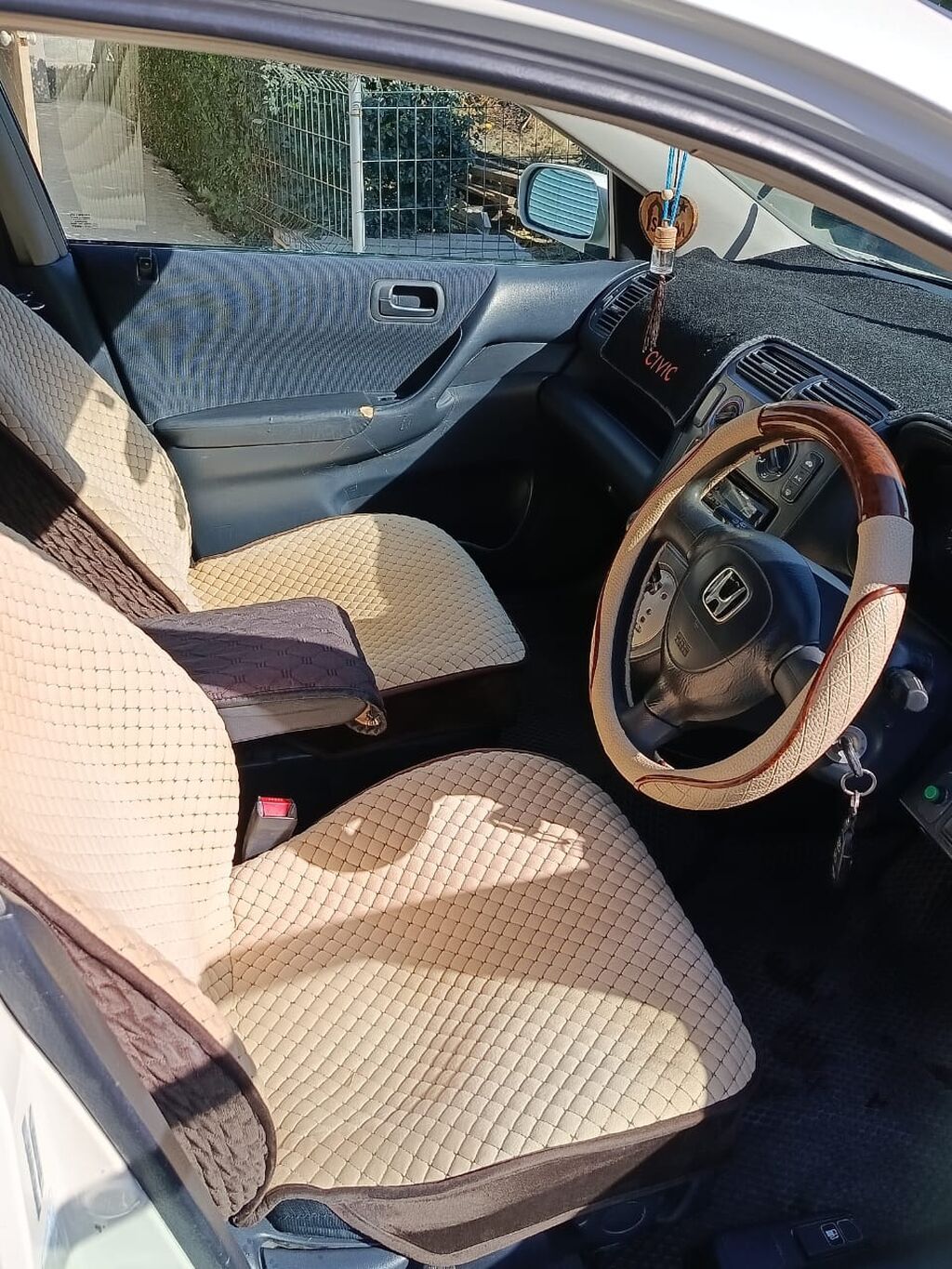 Honda Civic: 2002 г., 1.5 л, Автомат, Газ, Хэтчбэк: фото 4
