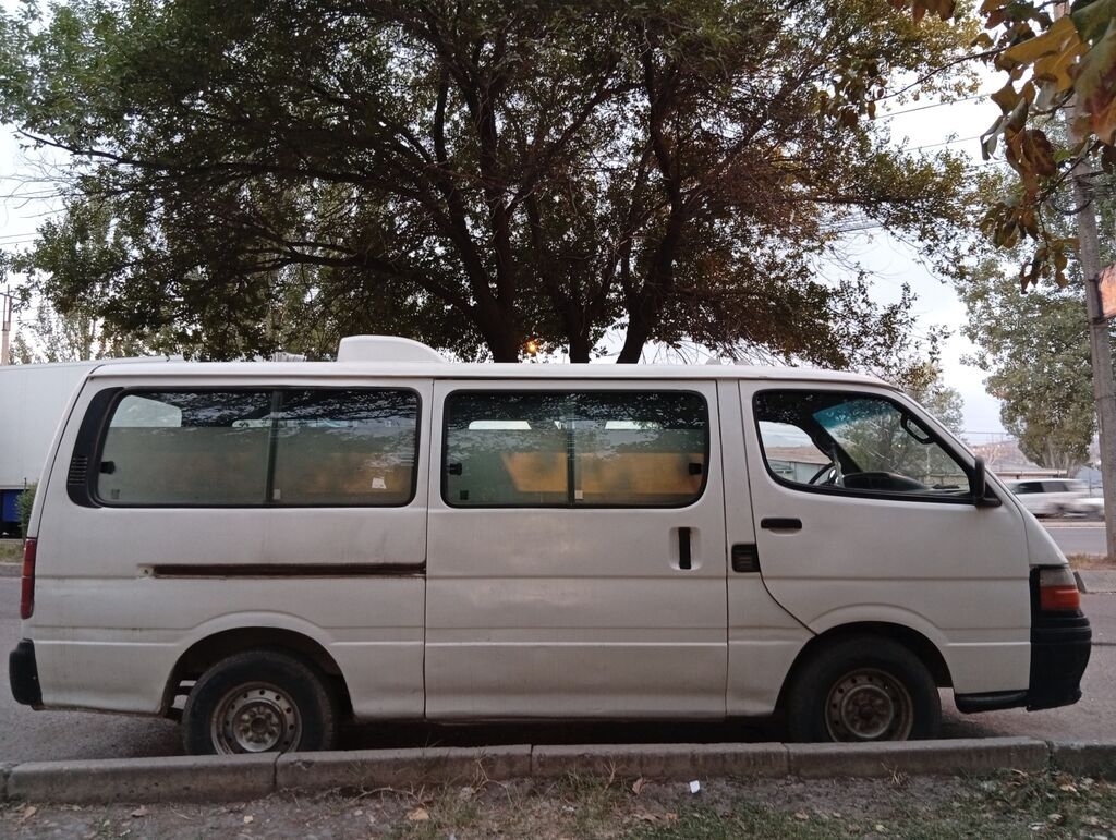 Toyota Hiace: 1999 г., 2 л, Механика, Бензин, Фургон: фото 5