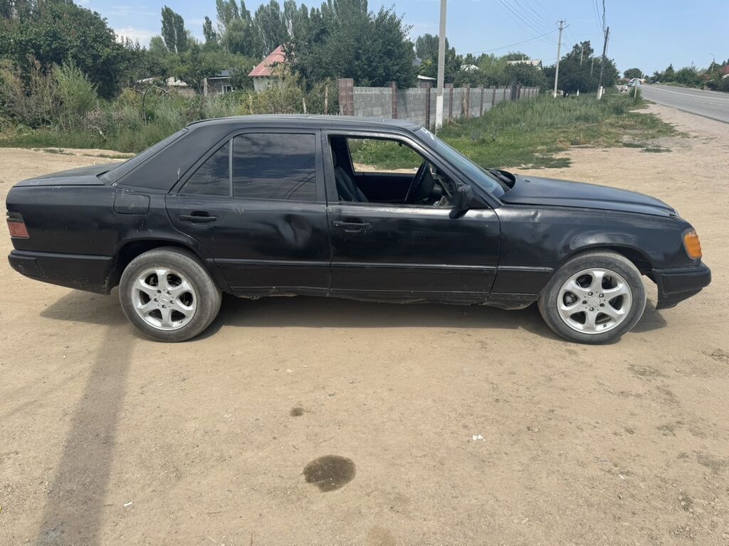 Mercedes-Benz W124: 1989 г., 2 л, Механика, Бензин, Седан: фото 2