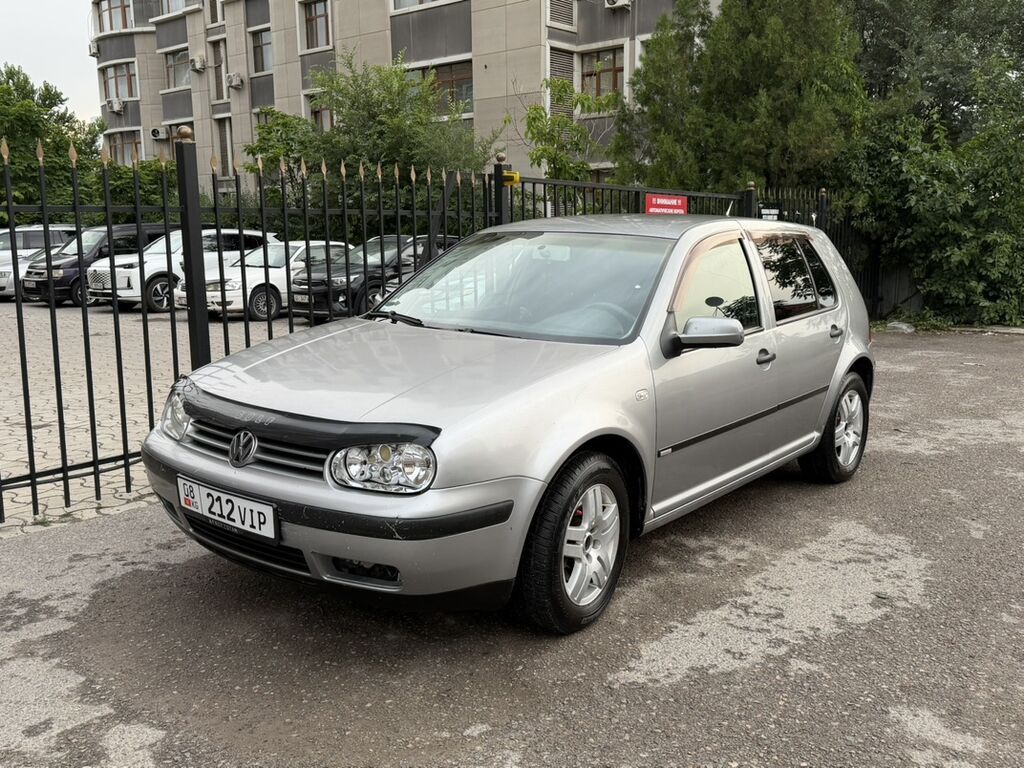 Volkswagen Golf: 2003 г., 1.6 л, Механика, Бензин, Хэтчбэк: фото 2