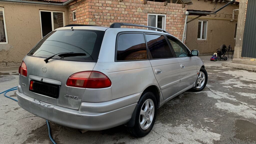 Toyota Avensis: 2002 г., 1.8 л, Механика, Бензин, Универсал: фото 4