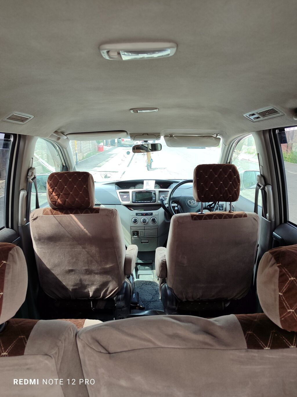 Toyota Noah: 2003 г., 2 л, Автомат, Бензин, Минивэн: фото 6