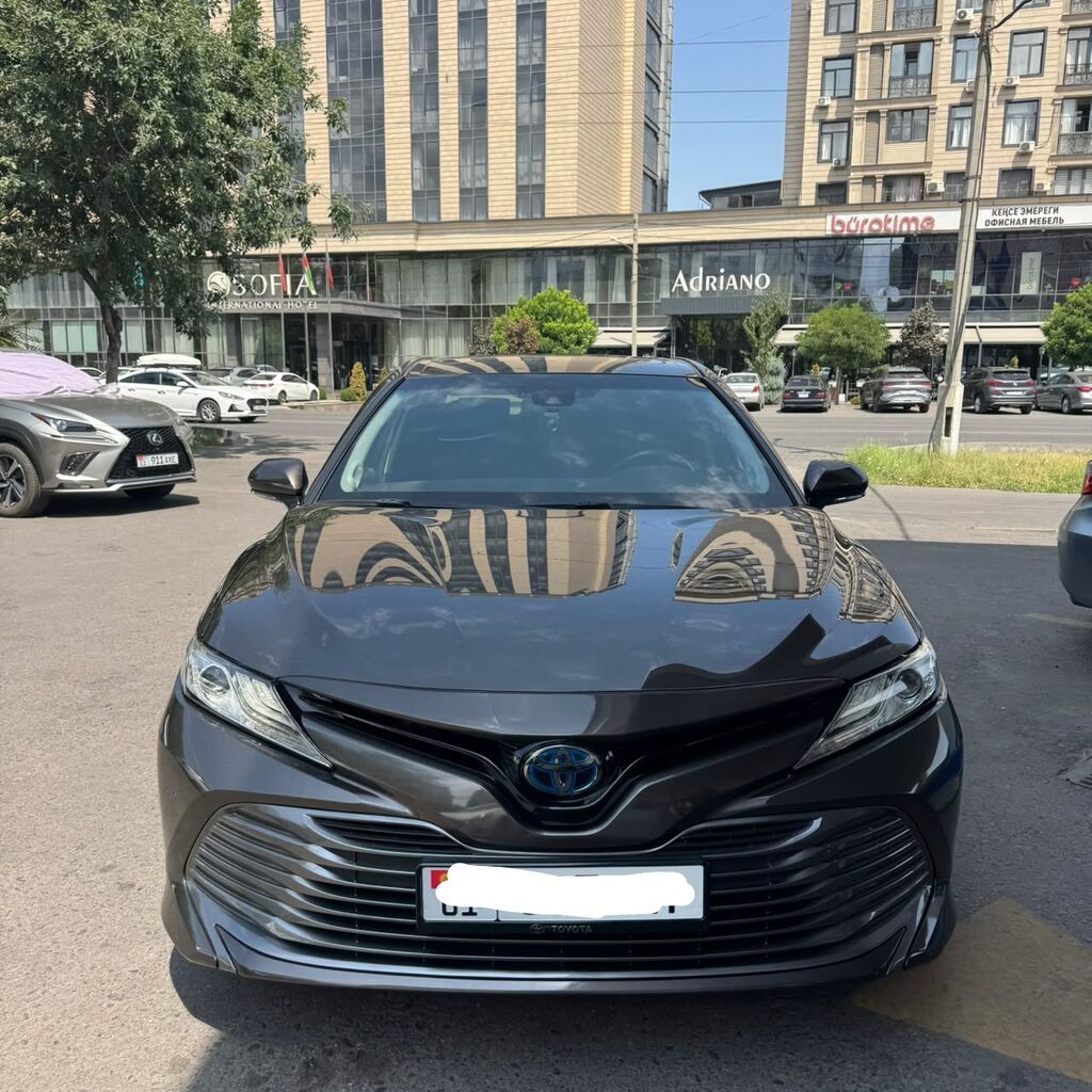 Toyota Camry: 2019 г., 2.5 л, Вариатор, Гибрид, Седан: фото 2