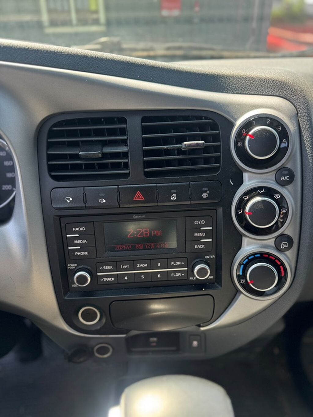 Kia Bongo III — компактный рабочий грузовик с тентованной платформой: фото 6