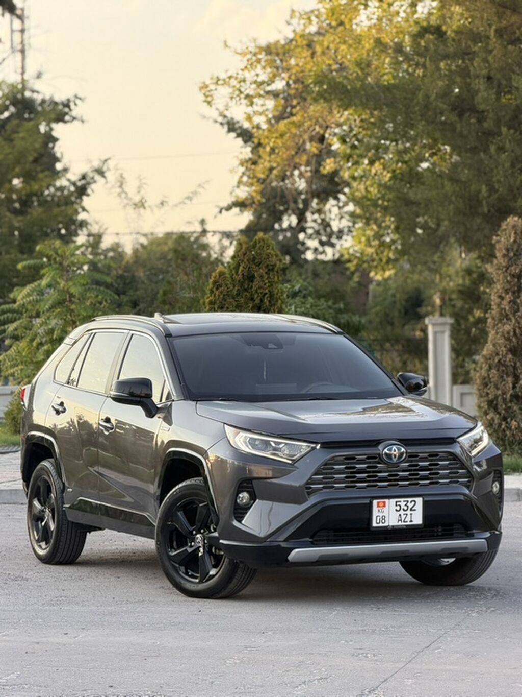 Toyota RAV4: 2021 г., 2.5 л, Автомат, Гибрид, Кроссовер: фото 3
