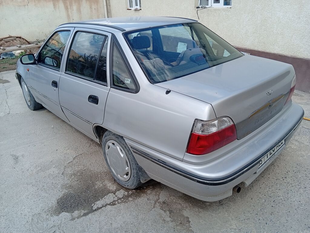 Daewoo Nexia: 2004 г., 1.5 л, Механика, Бензин, Седан: фото 2
