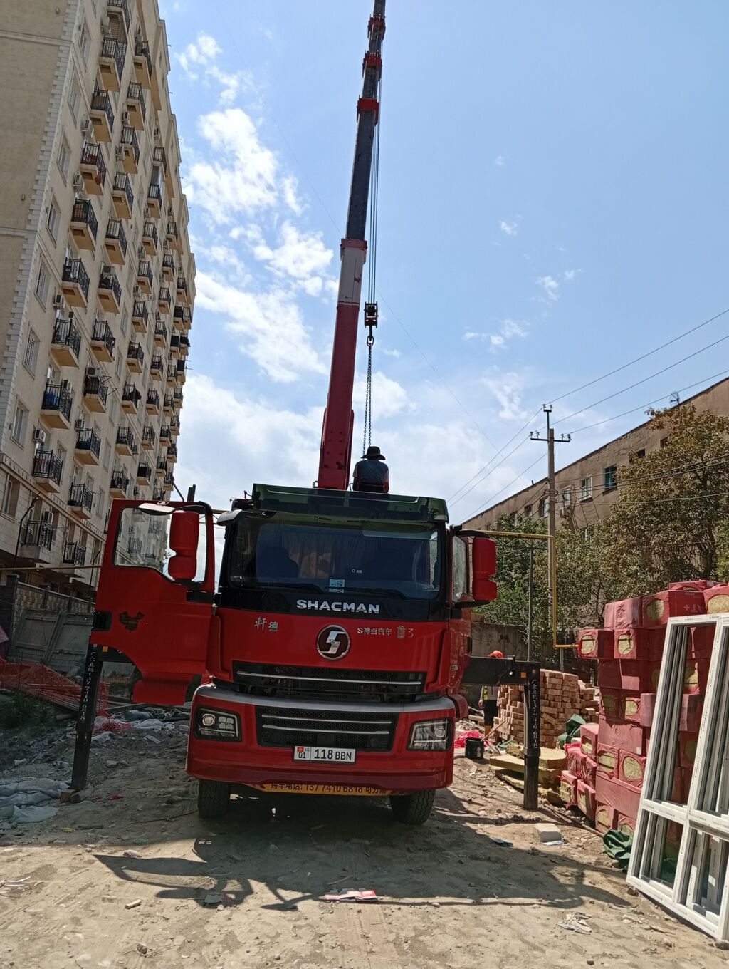 Автомобиль с краново-манипуляторной установкой (КМУ) на шасси SHACMAN: фото 3