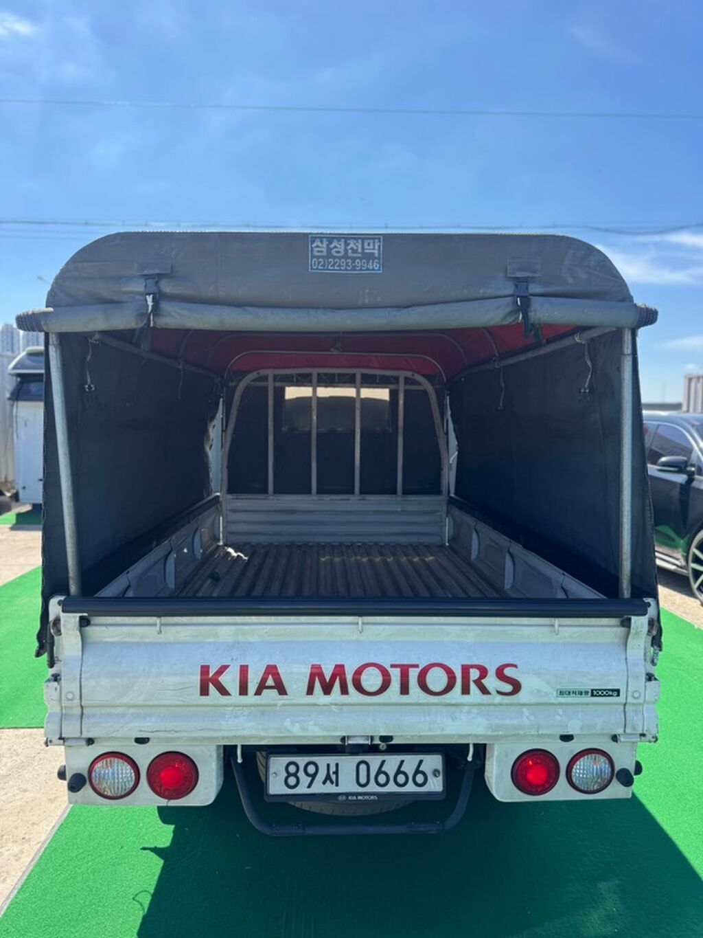 Kia Bongo III — компактный рабочий грузовик с тентованной платформой: фото 4