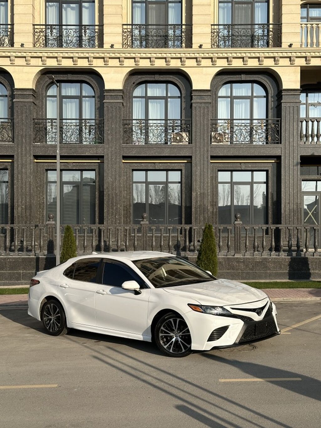 Toyota Camry: 2019 г., 2.5 л, Автомат, Бензин, Седан: фото 2