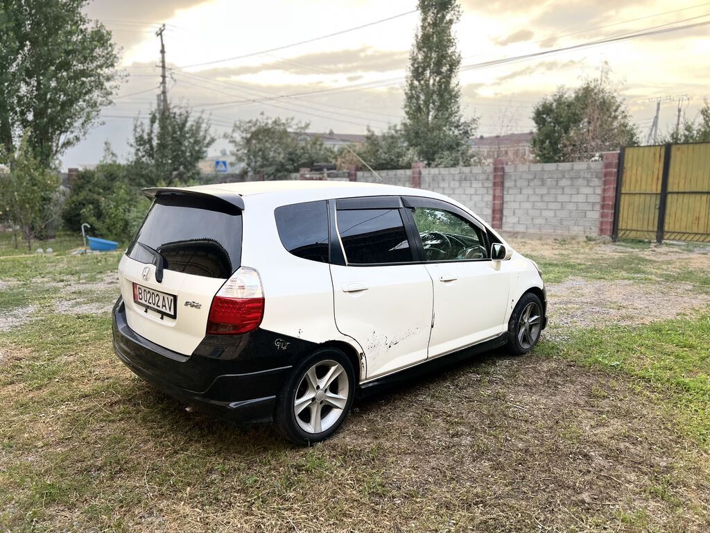 Honda Fit: 2004 г., 1.3 л, Вариатор, Бензин, Хэтчбэк: фото 6