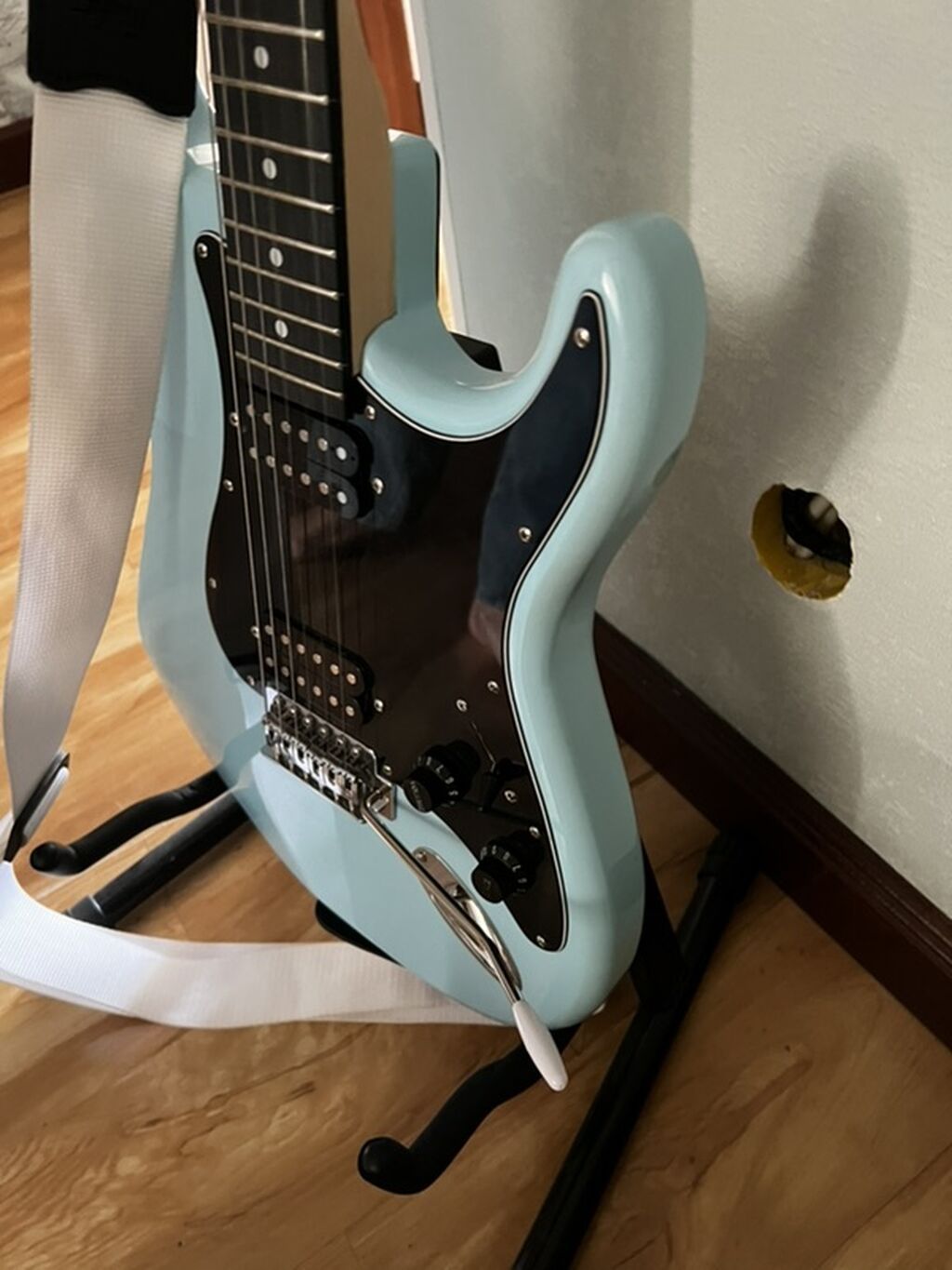 Электрогитара (Stratocaster style) + Комбоусилитель GA-20 — Готовый: фото 2