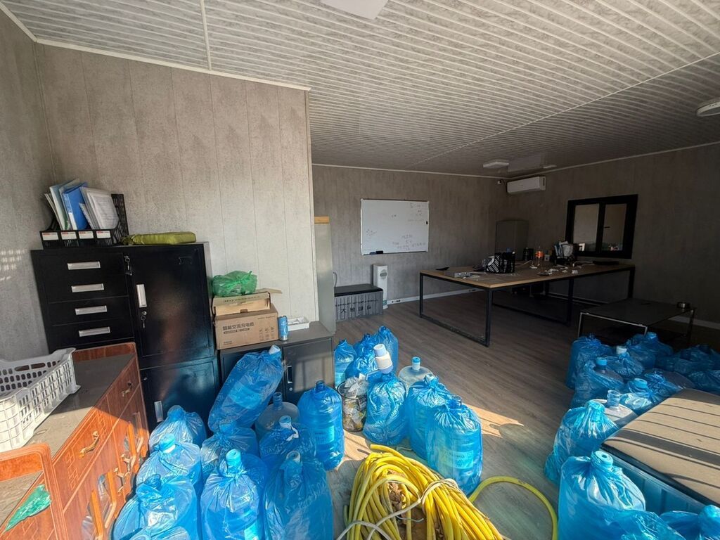 ПРОДАЮ 2 шт 40 тон контейнер под магазин дом,цех,офиц для любого: фото 5
