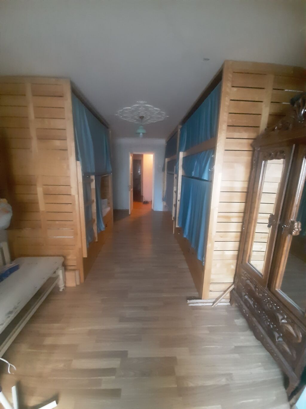 Hostel 1 günü bir yataq üçün 10 manat.watsapp 0555136040