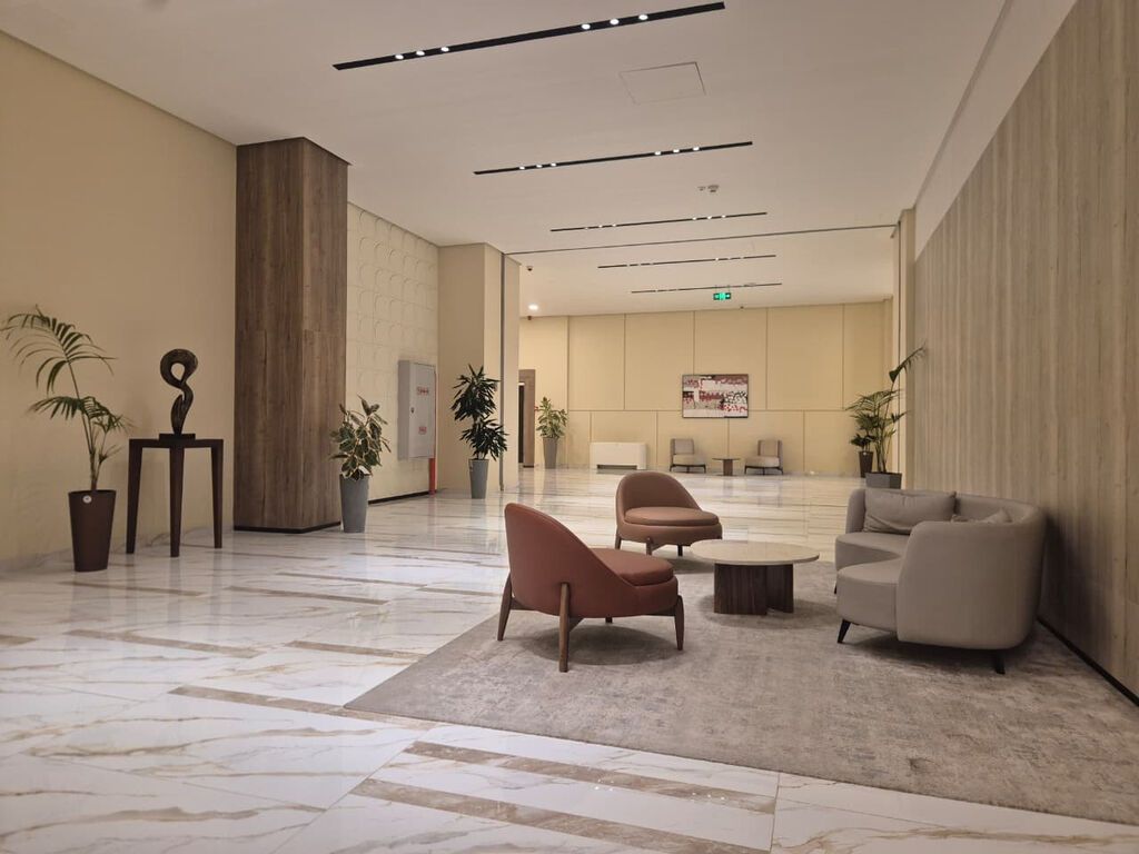 Elmlər metrosunun yanında, Park Academy Living kompleksində 8-ci