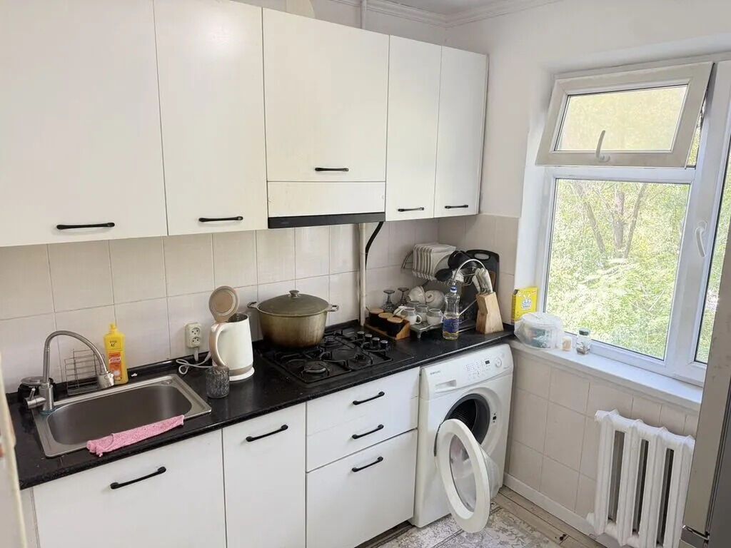 2 комнаты, 44 м², 4 мкр 104 серия, 3 этаж, Евроремонт: фото 2