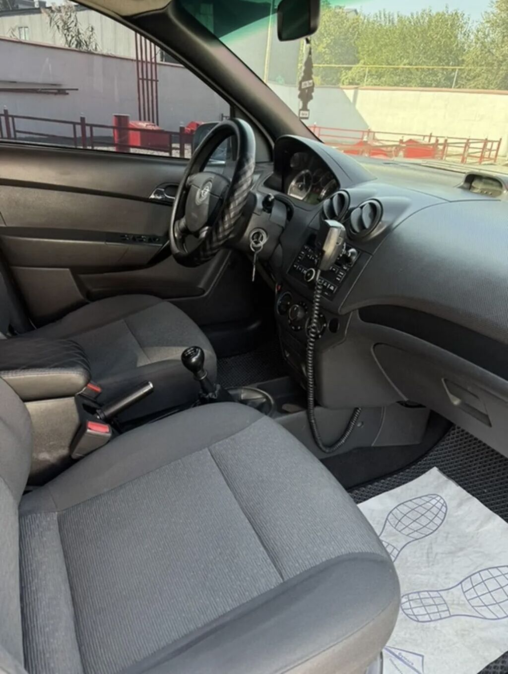 Chevrolet Aveo: 2017 г., 1.5 л, Механика, Газ, Седан: фото 3