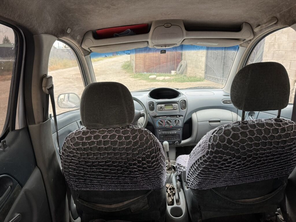Toyota Funcargo: 2000 г., Механика, Бензин, Минивэн: фото 5