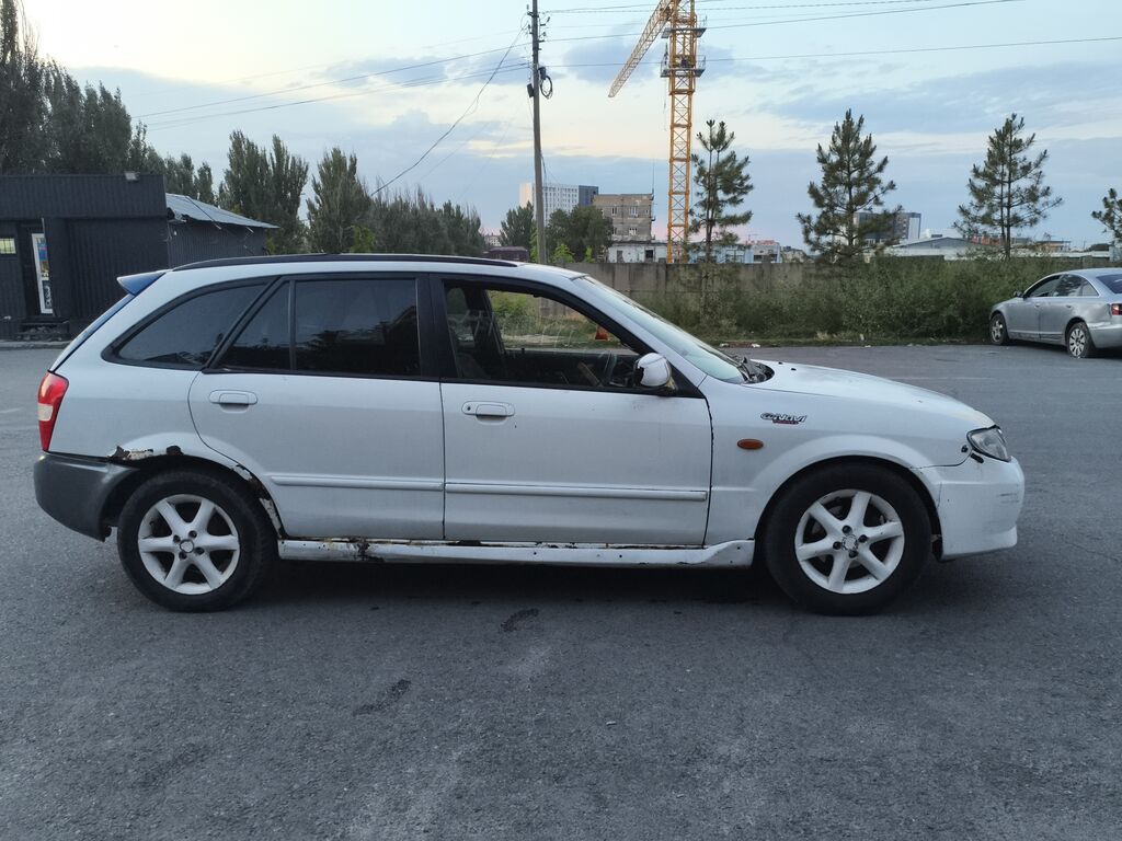 Mazda Familia 2001 г., 1.6 л, автомат, универсал: фото 4