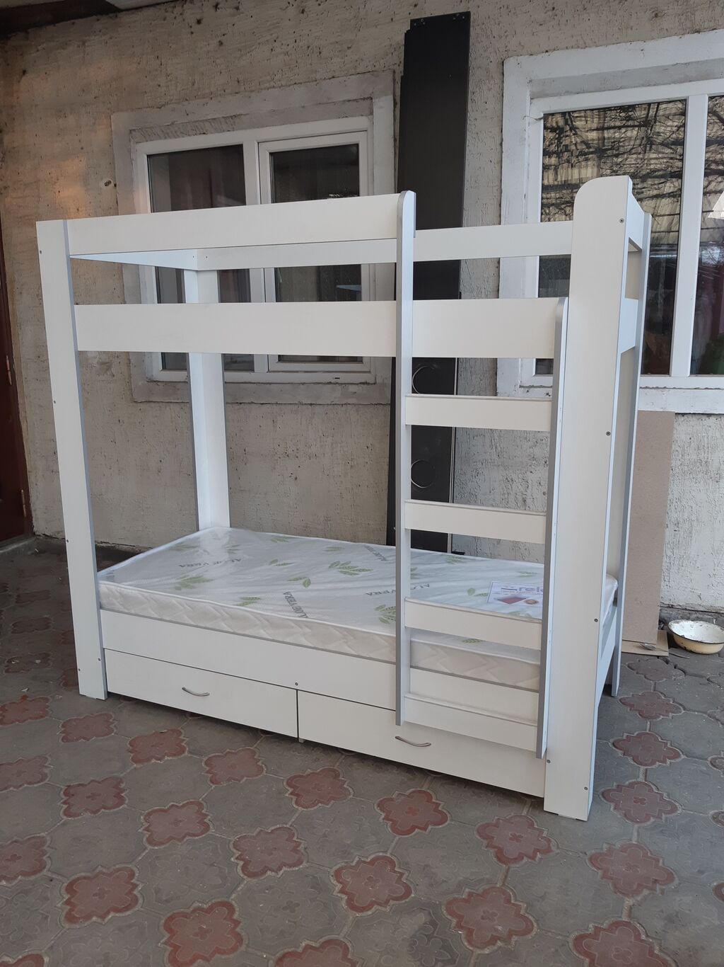 Новая двухярусная кровать с ящиками крепкая: 14000 KGS Кровати | Бишкек ...