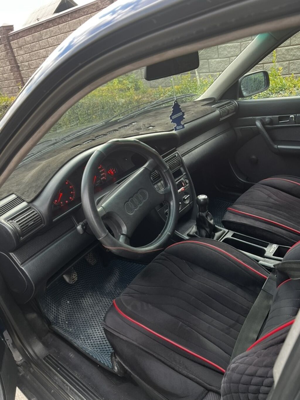 Audi 100: 1992 г., 2 л, Механика, Бензин, Седан: фото 3