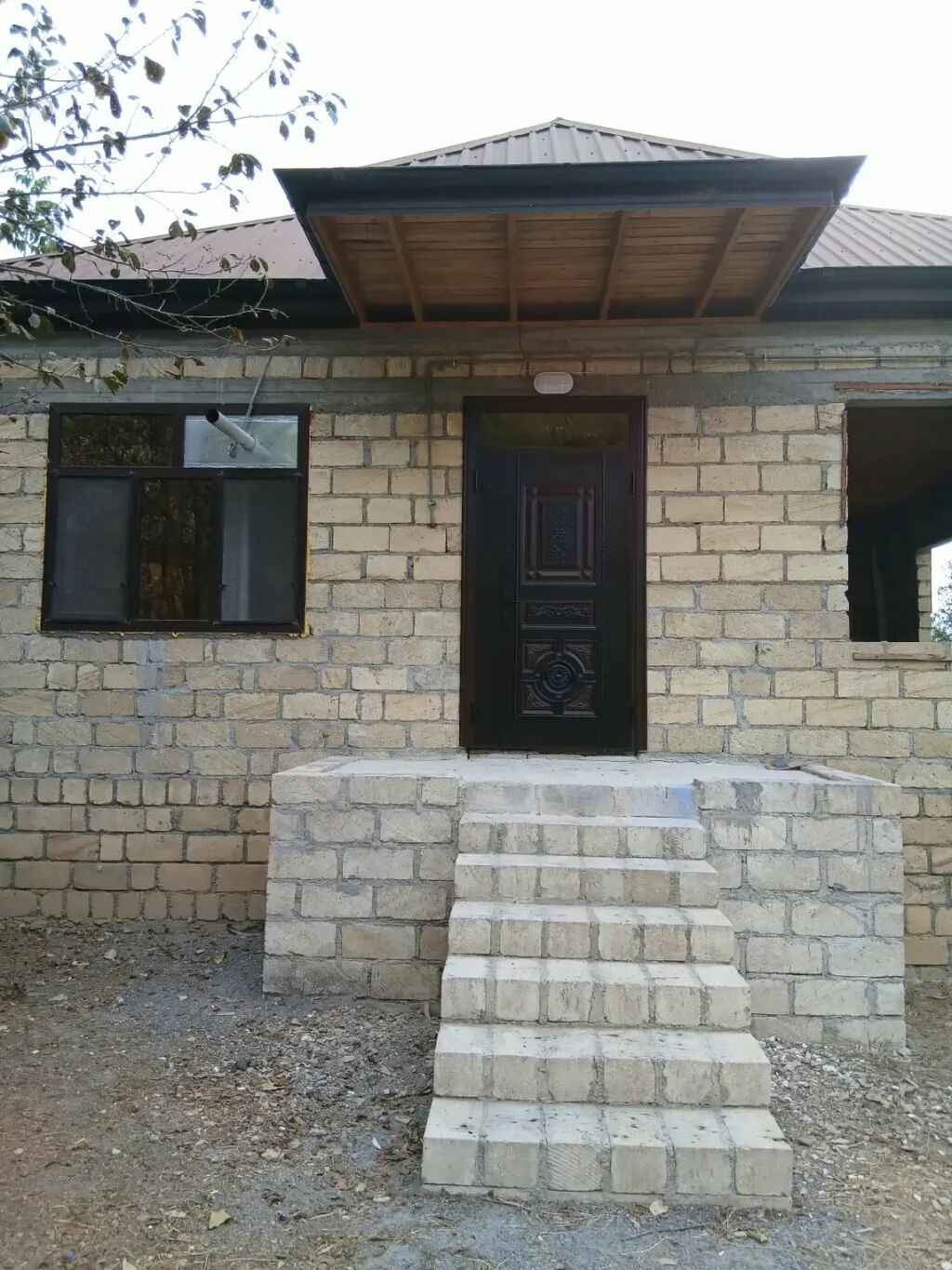 Məhsul: 3 otaqlı, tam mebellı yaşayış evi (daxili şəkillərdə) Təsvir