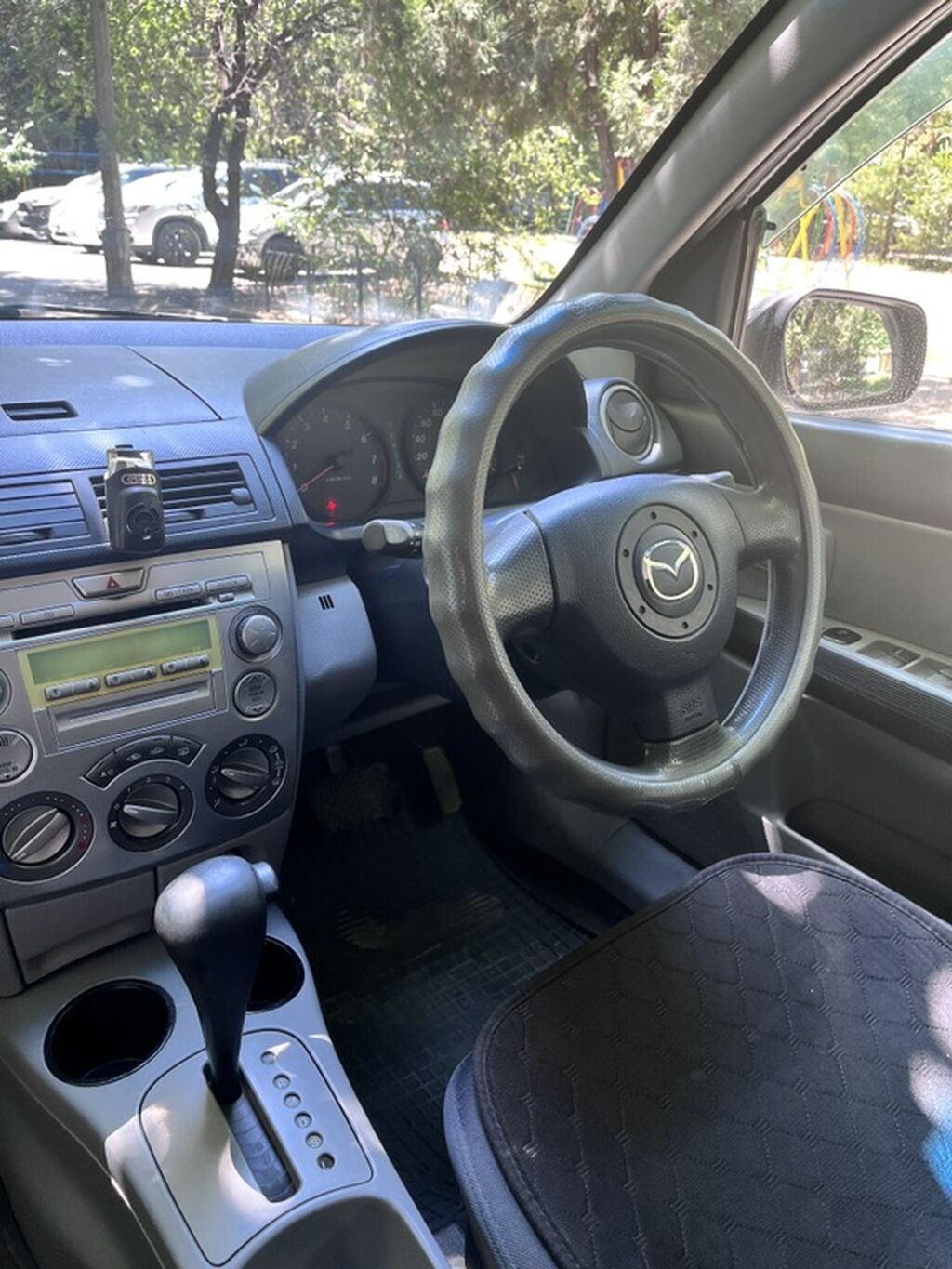 Mazda Demio: 2004 г., 1.3 л, Автомат, Бензин, Хэтчбэк: фото 4