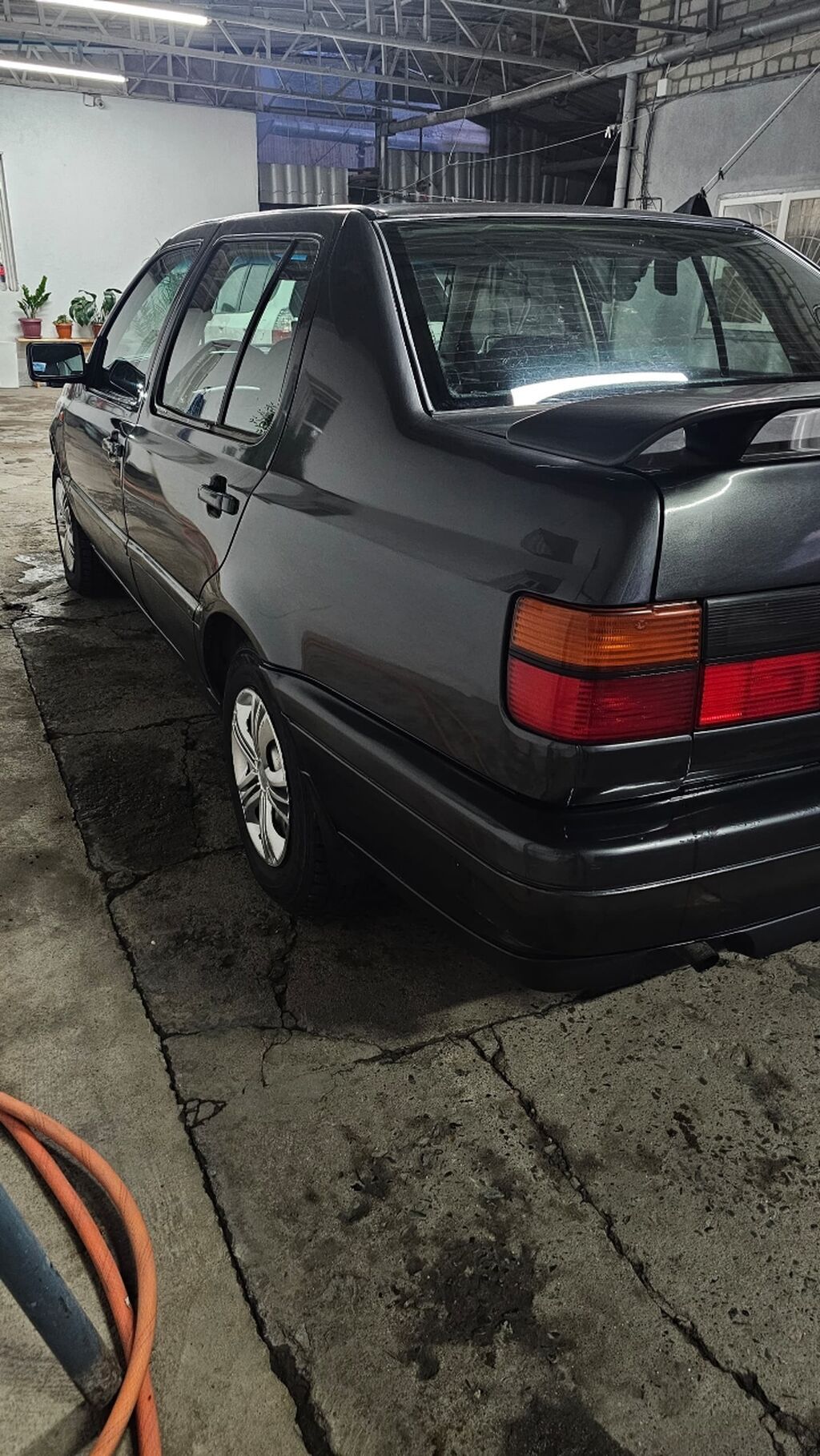 Volkswagen Vento: 1992 г., 1.8 л, Механика, Бензин, Седан: фото 5