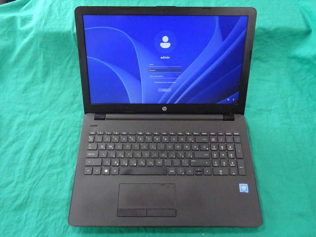 HP: Intel Core i3, 4 GB OZU, 15.6 "