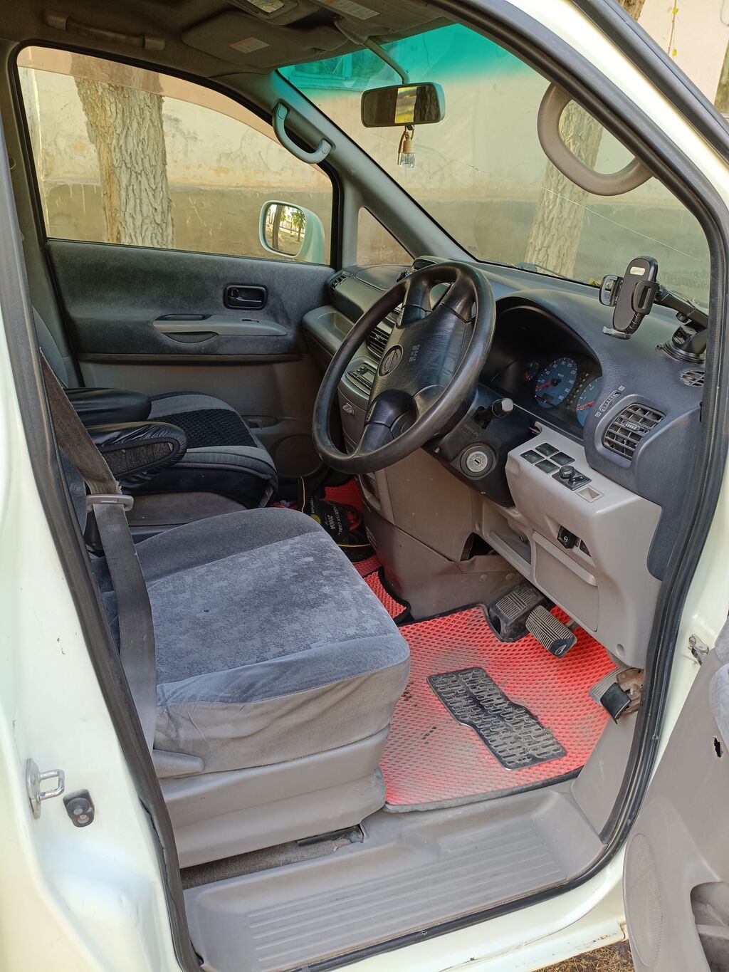 Nissan Serena: 2001 г., 2 л, Автомат, Газ, Минивэн: фото 8