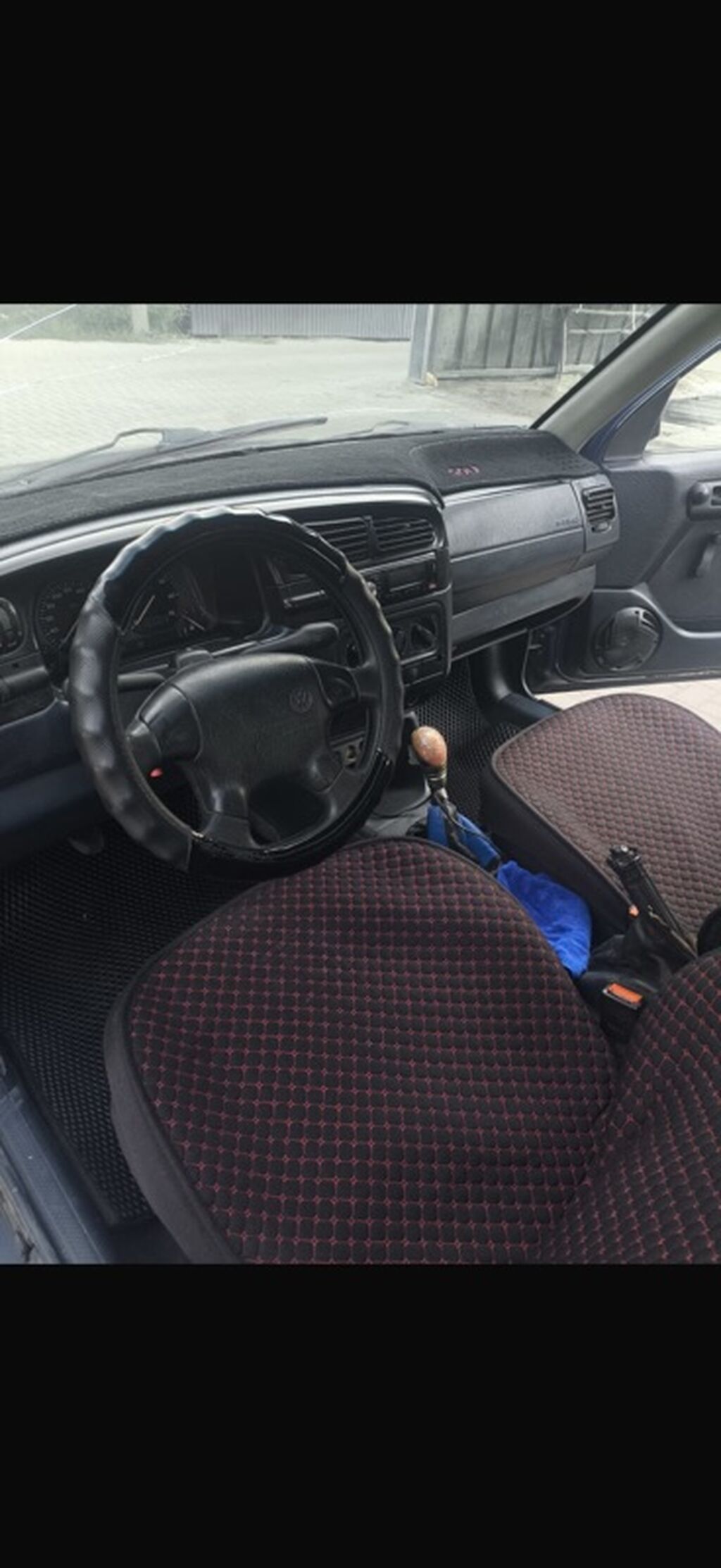 Volkswagen Vento: 1993 г., Механика, Бензин, Седан: фото 5