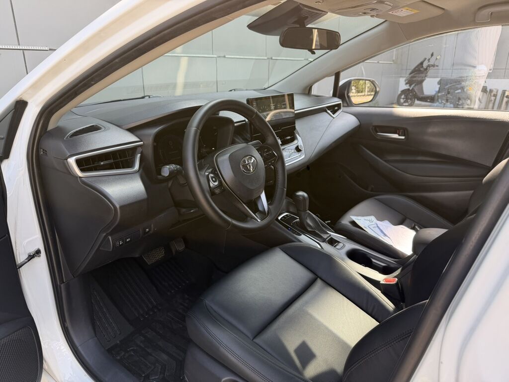 Toyota Corolla: 2023 г., 1.8 л, Вариатор, Гибрид, Седан: фото 5
