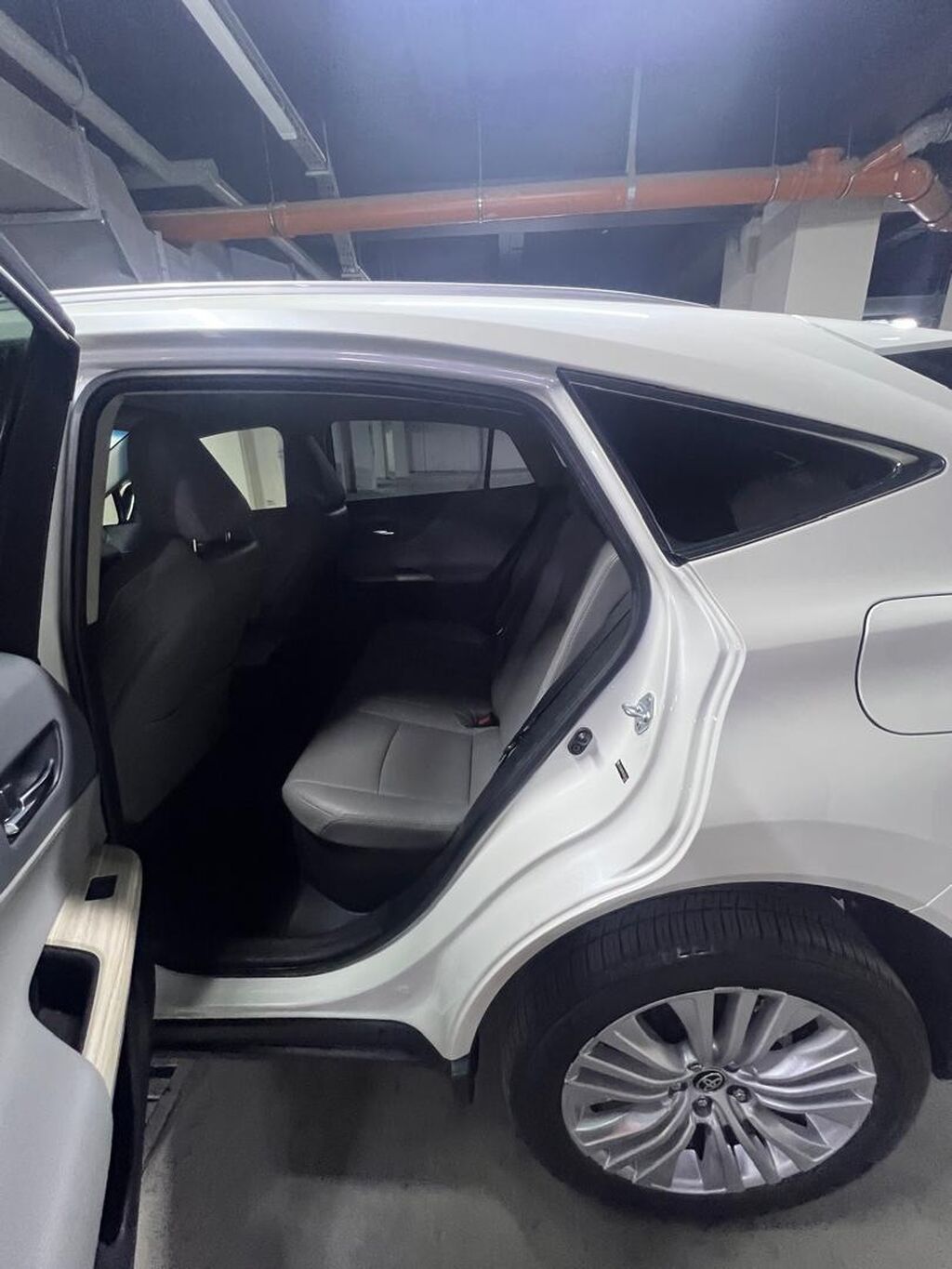 Toyota Venza: 2021 г., 2.5 л, Автомат, Гибрид, Внедорожник: фото 6