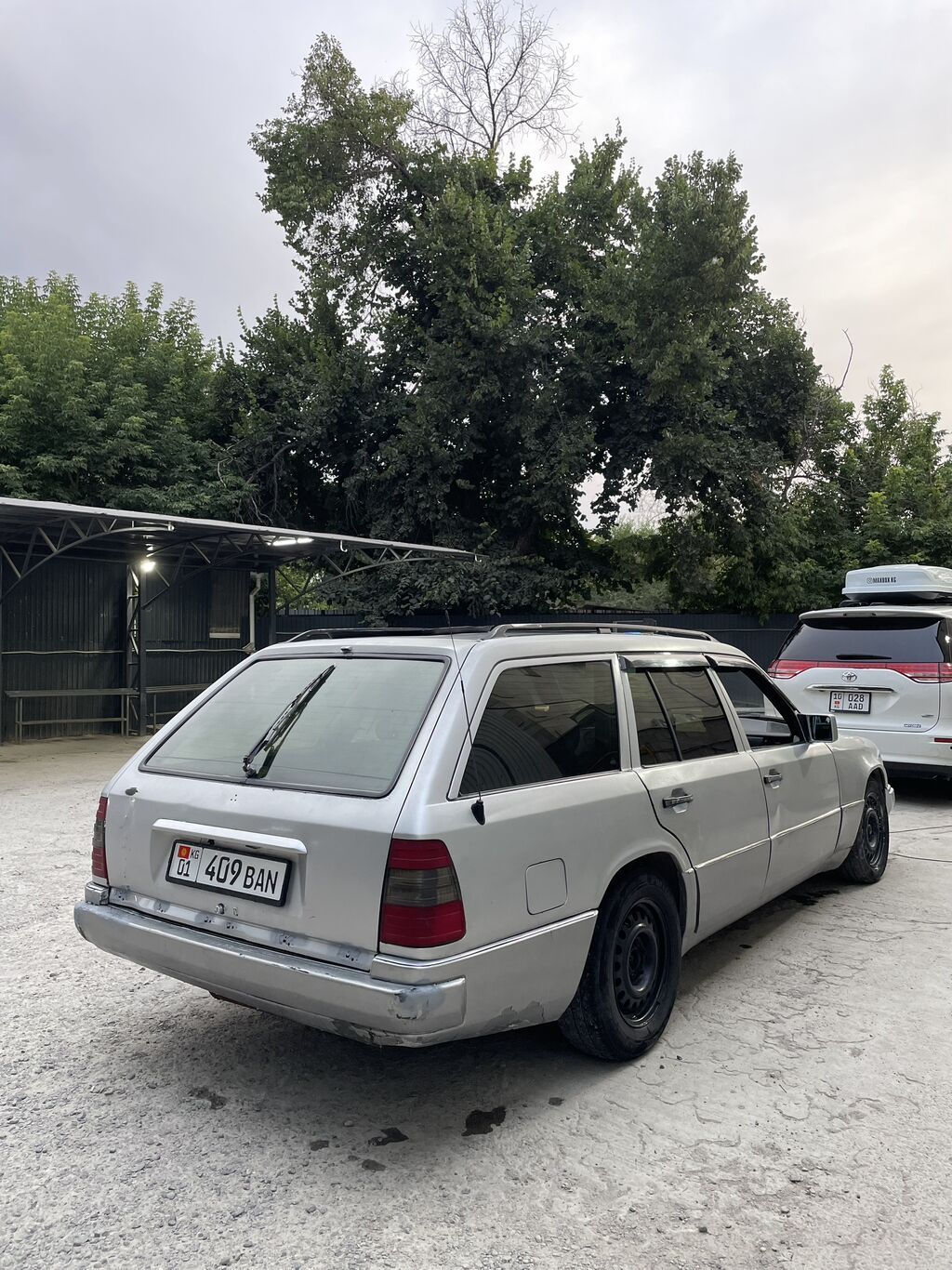 Mercedes-Benz E-Class: 1994 г., 2 л, Механика, Бензин, Универсал: фото 2